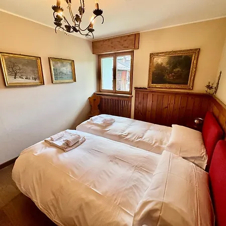 Anna - Center View -