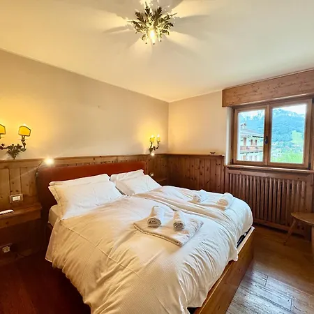 Anna - Center View -