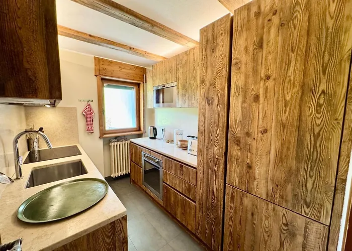 Anna - Center View - *