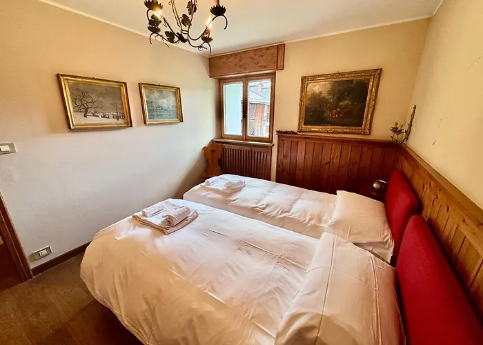 Anna - Center View -