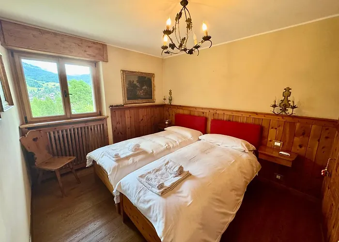 Anna - Center View - *