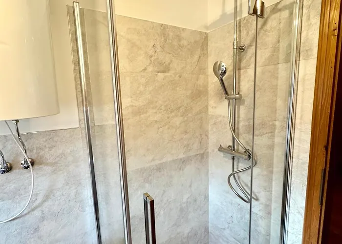 Anna - Center View - *