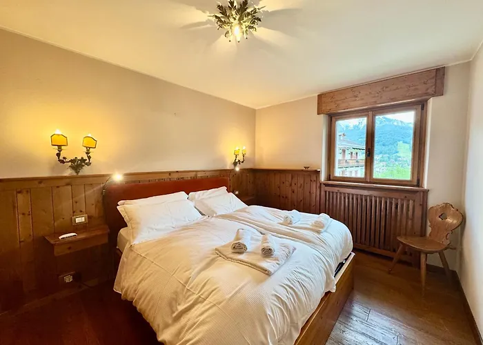 Anna - Center View -